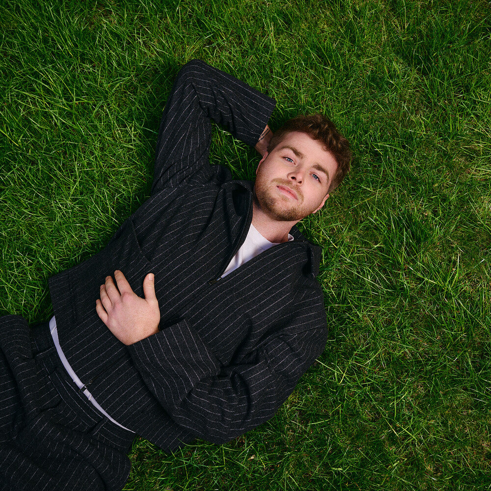 the album cover for Alex Warren - You'll Be Alright, Kid