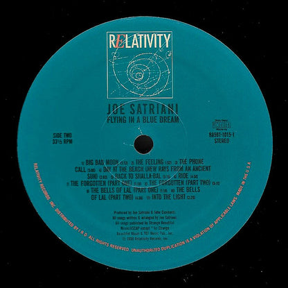 Joe Satriani - Flying In A Blue Dream